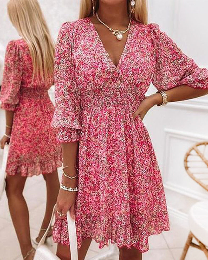 Vestido floral com decote em V